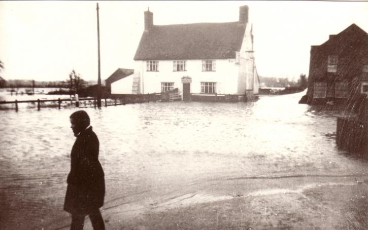 PDSNAFL22 1953 flood Crown Inn