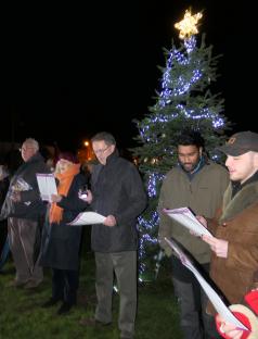 241220 Carols on the Green P1011290K Greg Spray